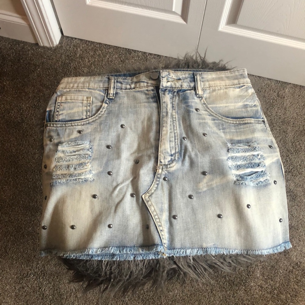 Light wash jean skirt with black buttons